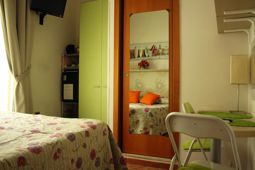 B&B Napoli Plebiscito Habitación foto